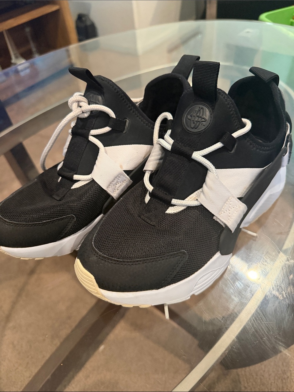 Nike Air huarache Black and White Sneakers